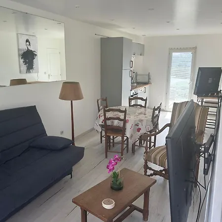 Pas Loin Des Du Debarquement 아파트