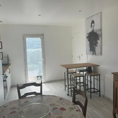 Pas Loin Des Du Debarquement *