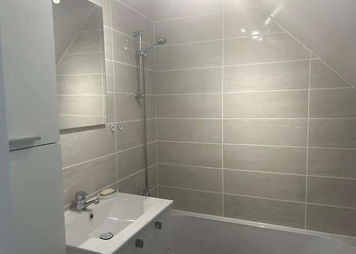 Pas Loin Des Du Debarquement *