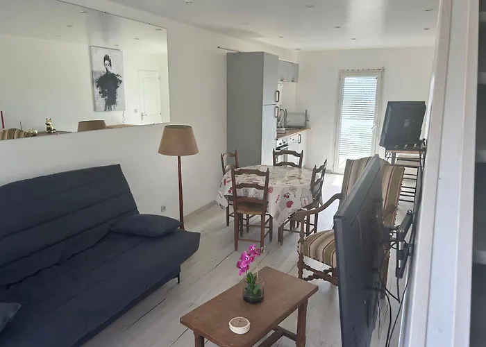 Pas Loin Des Du Debarquement Apartment