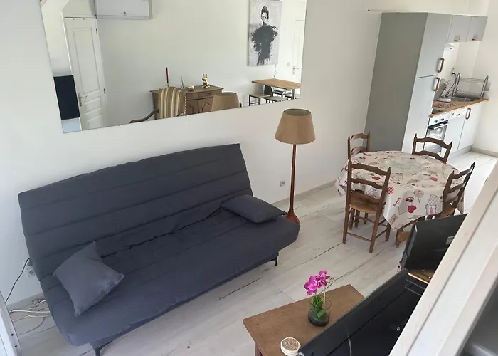 Pas Loin Des Du Debarquement