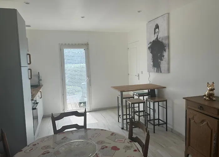 Pas Loin Des Du Debarquement *